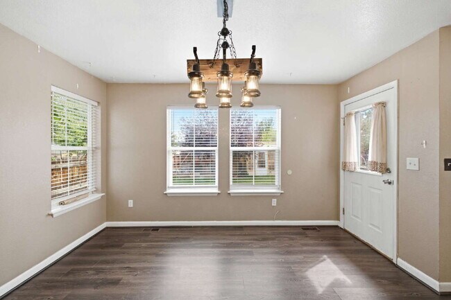 Building Photo - Spacious 5-Bed Retreat with Modern Updates in Aurora. Included - Greenhouse and Shed!