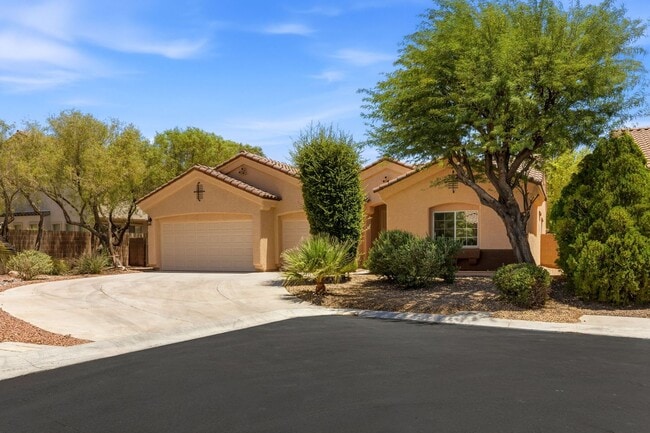 Building Photo - Beautiful Remodeled Single-Story Home W/ Pool in Southern Highlands