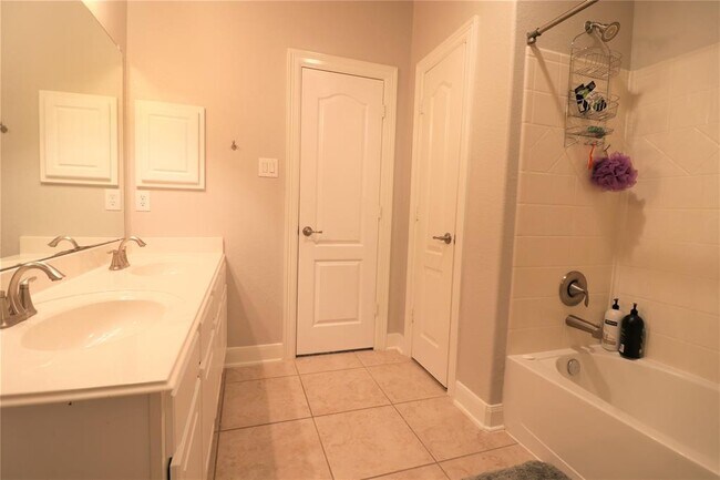 Building Photo - 6126 Emberwood Falls Dr