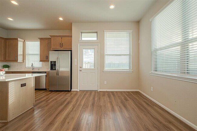 Building Photo - 8700 Laurel Crest Dr