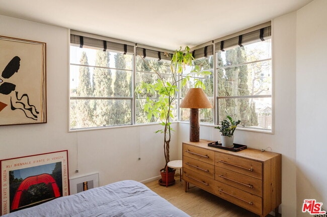 Building Photo - 1530 N Easterly Terrace