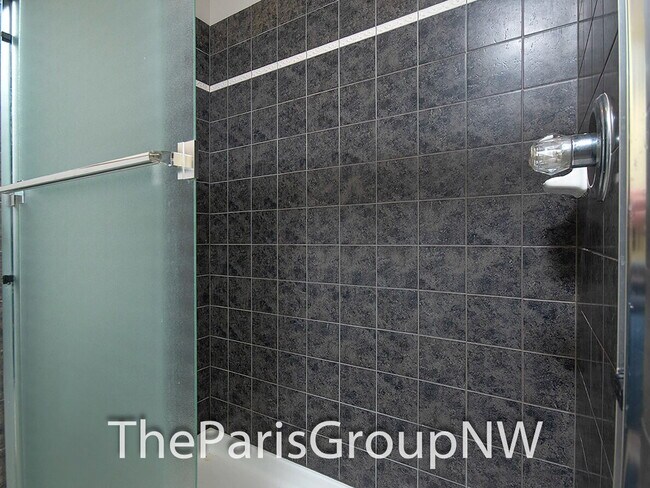 Building Photo - Delightful 2005 Cedar River Renton Rambler – Central A/C - Just 5min to Downtown!