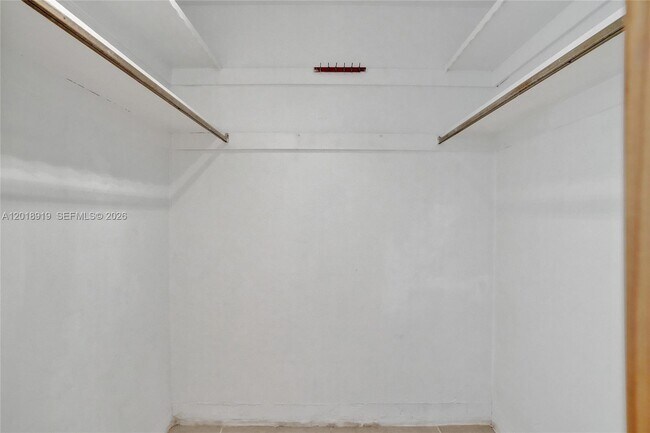 Building Photo - 1601 NE 191st St