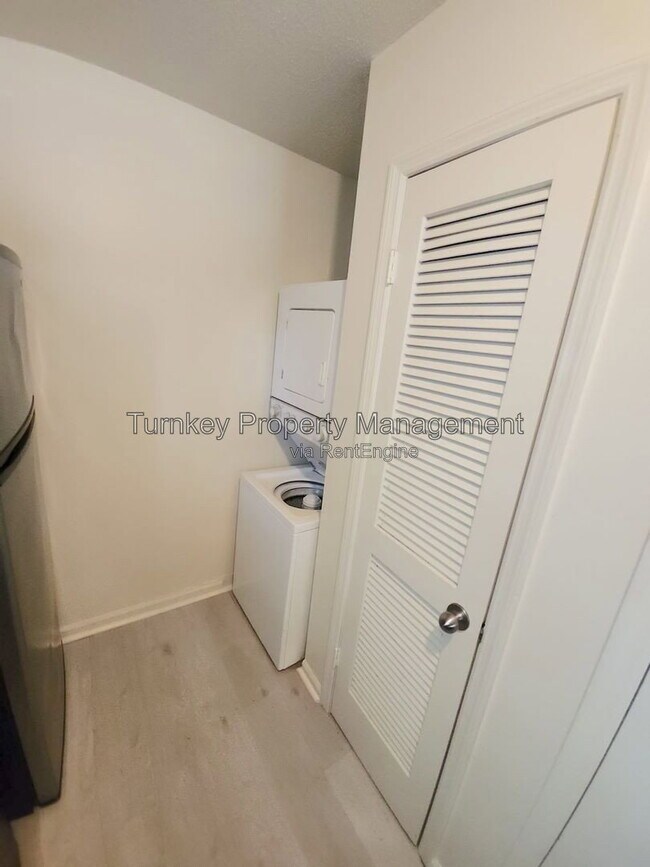 Building Photo - 9122 Tanya Dr