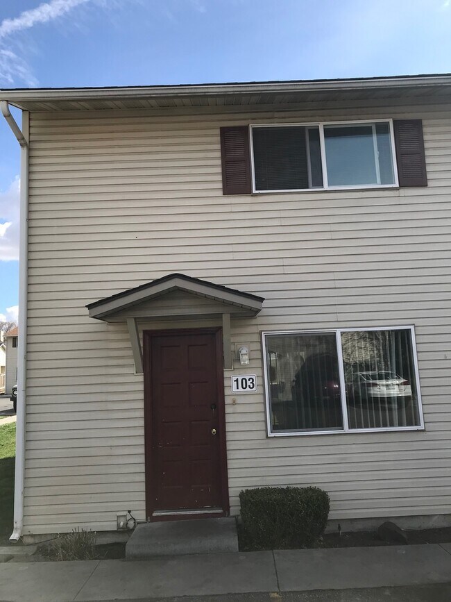 Building Photo - 1220 S Juniper St