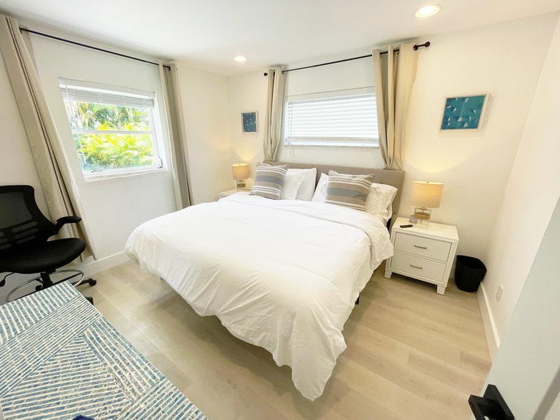 Building Photo - 5901 28th Ave N