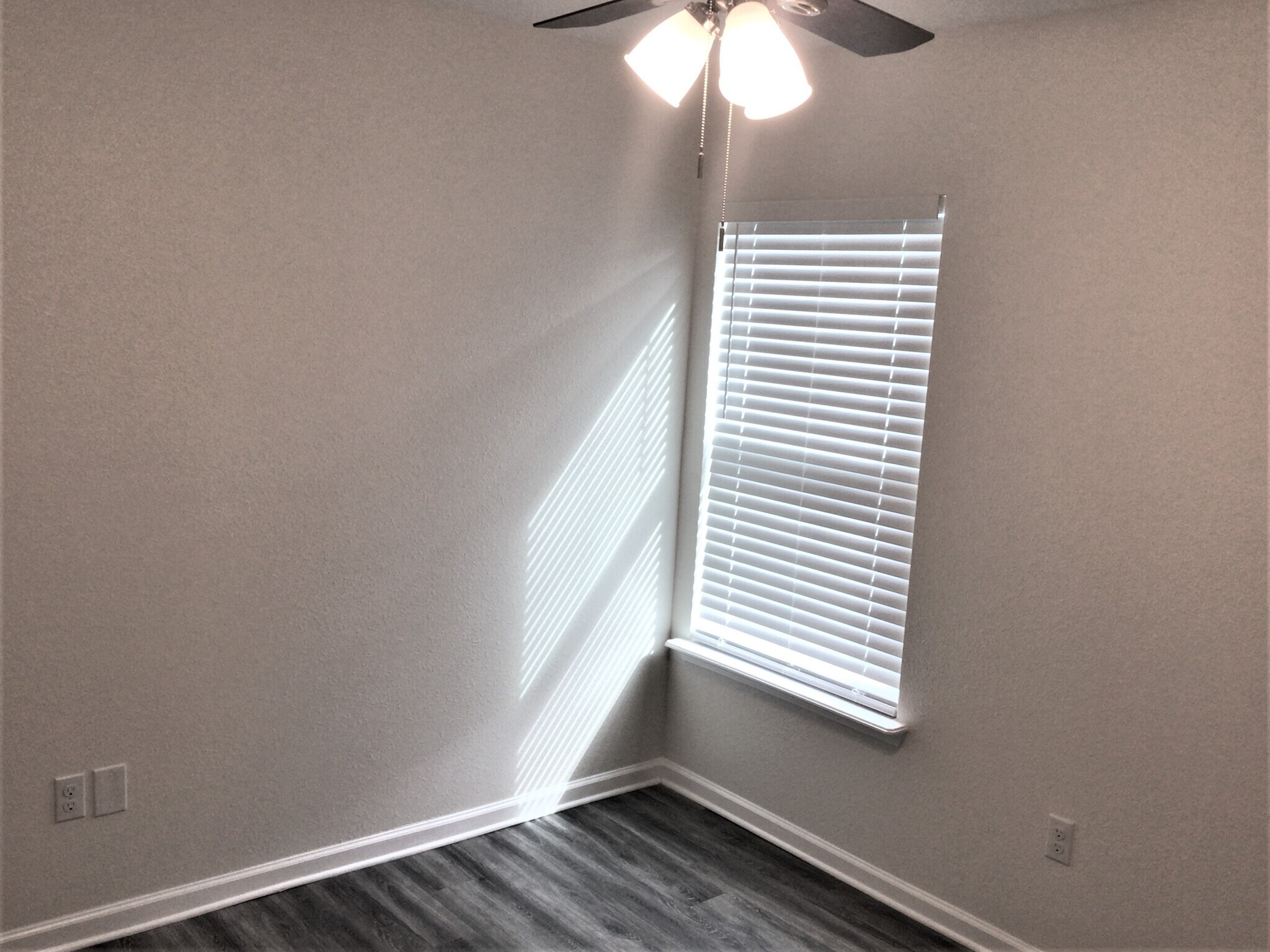 Building Photo - 12430 Jovana Rd