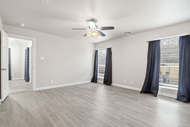 Building Photo - 414 Willow Grove Dr