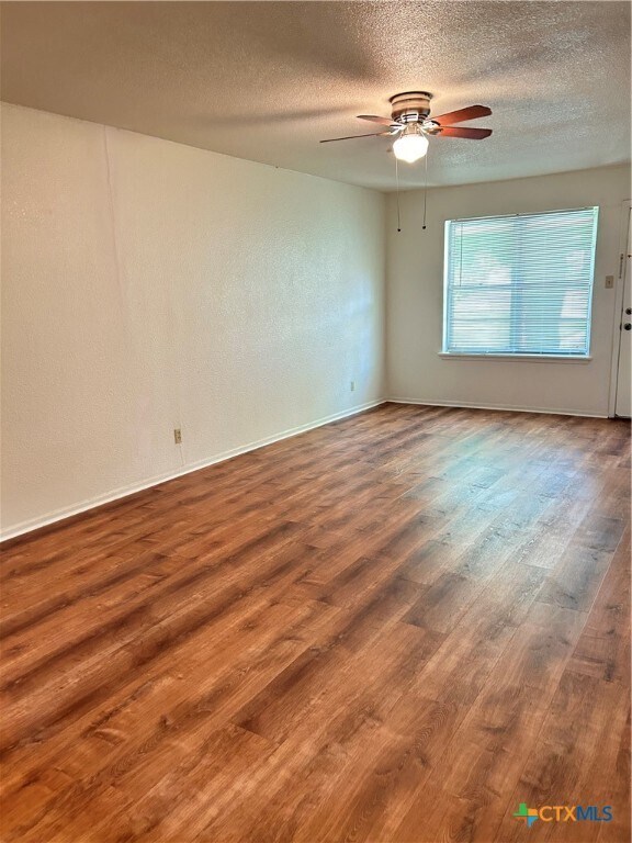 Building Photo - 1051 Country Club Unit G #26 Dr