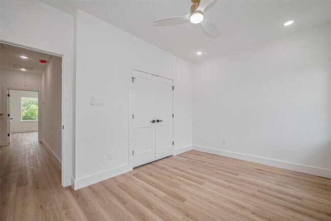 Building Photo - 6021 Maybell St