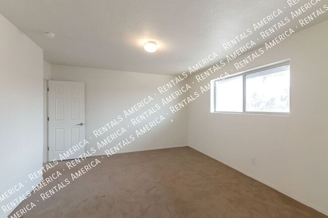 Building Photo - 935 N Venice Ave
