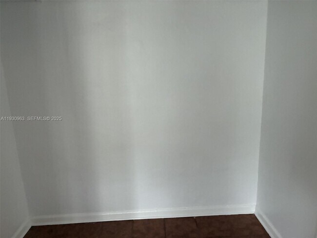 Building Photo - 2469 Flamingo Pl