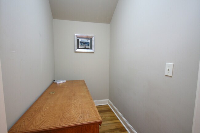 Building Photo - 27 Carriage Hill