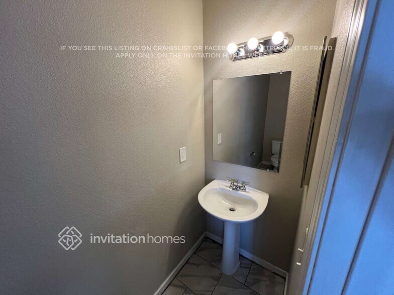 Building Photo - 5852 E Norwood St