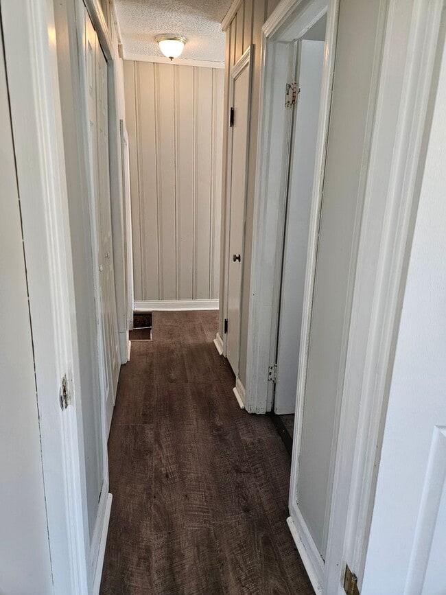 Building Photo - Large Cape Cod