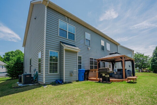Building Photo - 4 Bedroom Home in the Village at Rolesville