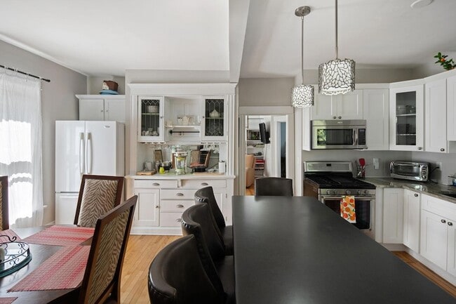 Building Photo - 2713 Garfield Ave