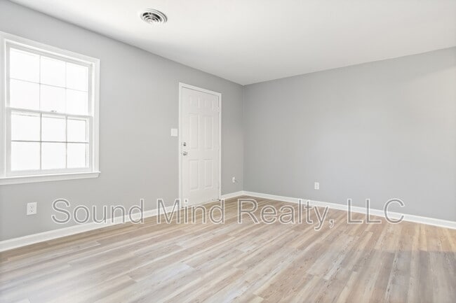 Building Photo - 111 Fox Den Ct