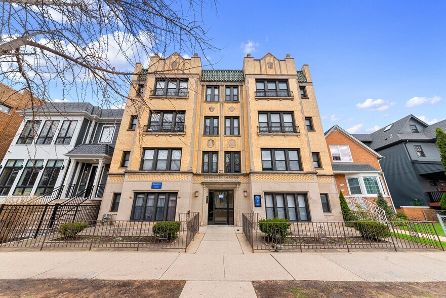 Building Photo - 4735 N Hermitage Ave