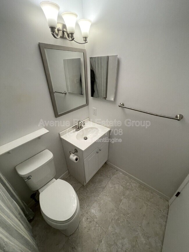 Building Photo - 1231 Creve Coeur Crossing Ln