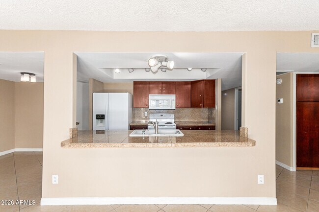 Building Photo - 1049 E Carter Dr