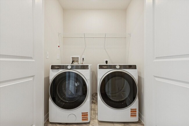 Building Photo - Brand New River Pointe townhome with modern finishes, flexible living space, and a prime location...