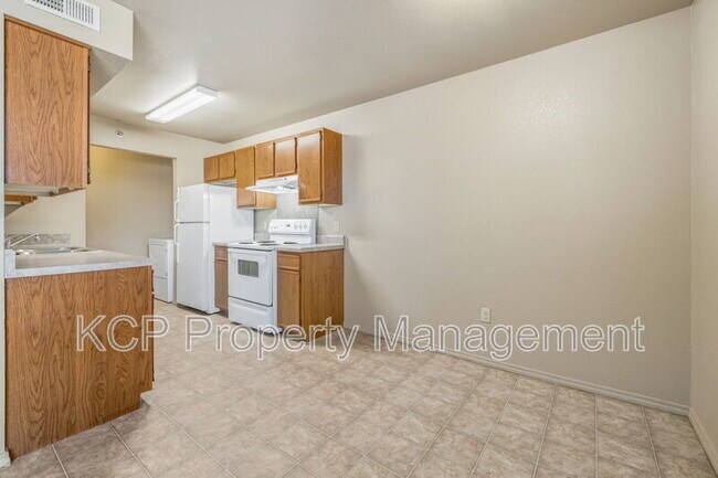 Building Photo - 6400 Massard Rd