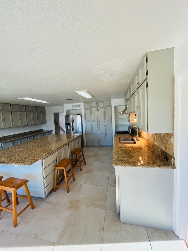 Building Photo - 6407 Los Altos Dr