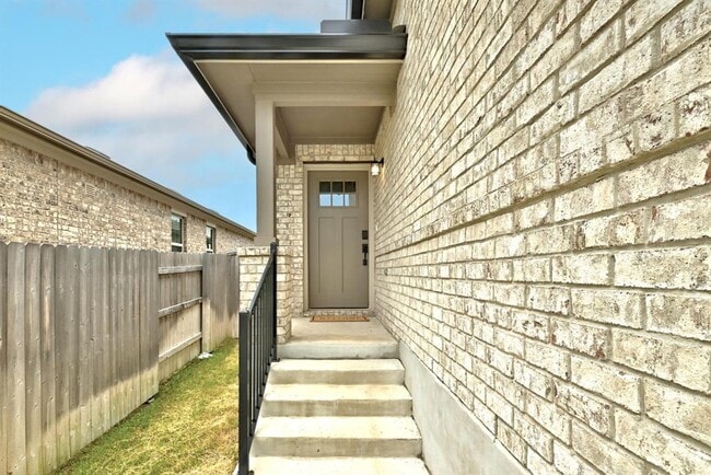 Building Photo - 149 Hackberry Ln