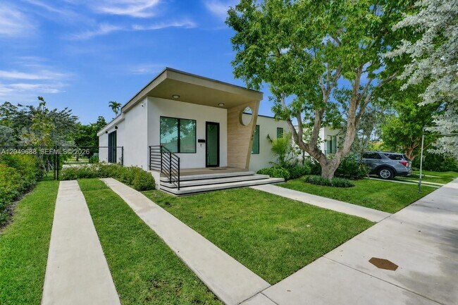 Building Photo - 180 SW 38th Ct