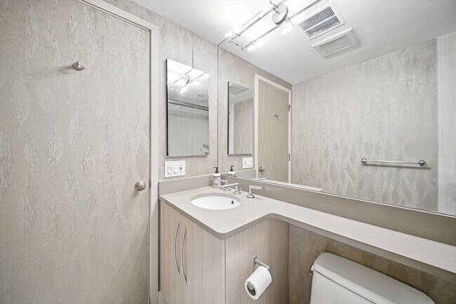 Building Photo - 567 Tremont St