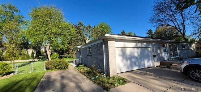 Building Photo - 6253 Cramlane Dr