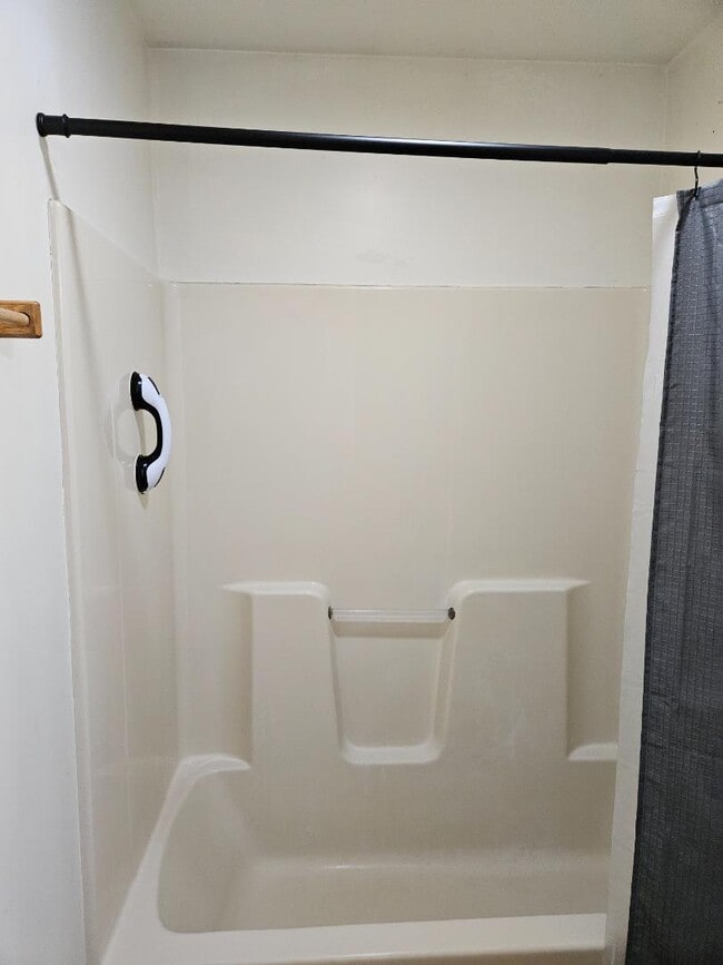 Building Photo - 516 W Pierce St