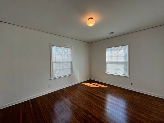 Building Photo - Adorable 2 bedroom 1 bath home in Tulsa.