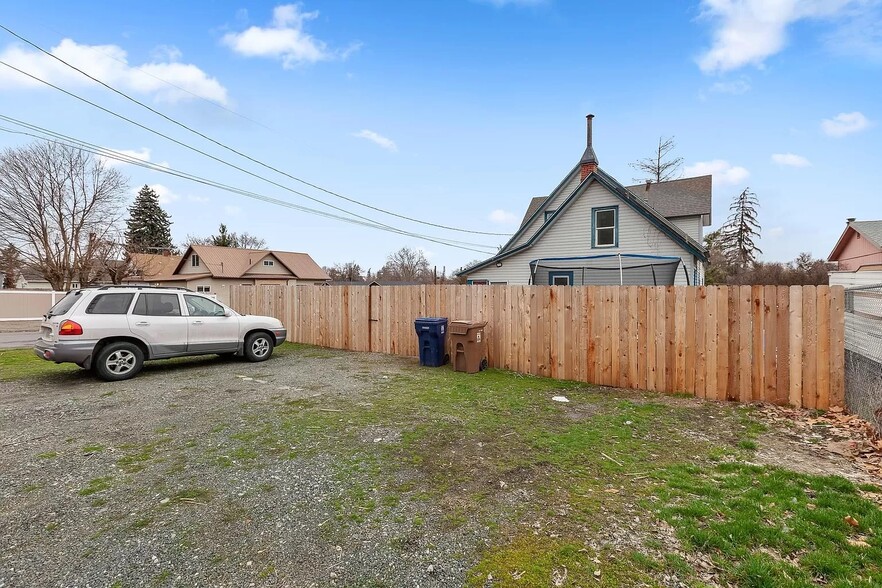 Off-street Parking - 2502 E Hartson Ave