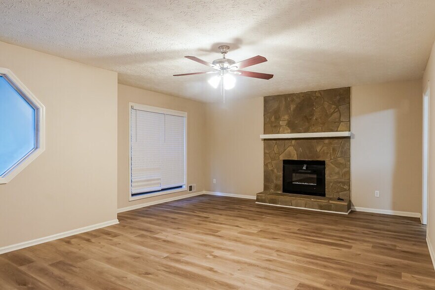 Building Photo - 3035 Sumit Wood Dr NW