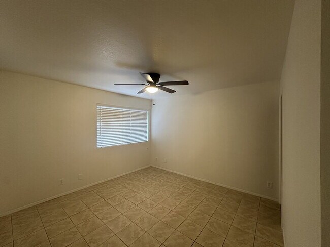 Building Photo - 1559 W Mercer Ln