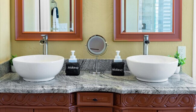 Building Photo - 2431 E Laurel St