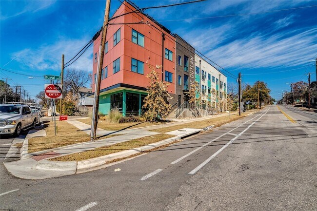 Building Photo - 3000 Duval St