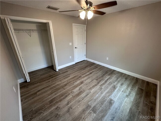Building Photo - 1411 W Cary Dr