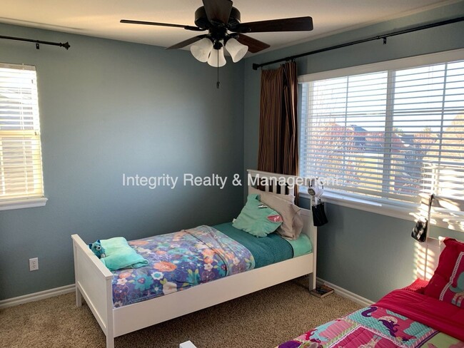 Building Photo - 3025 Redhaven Way