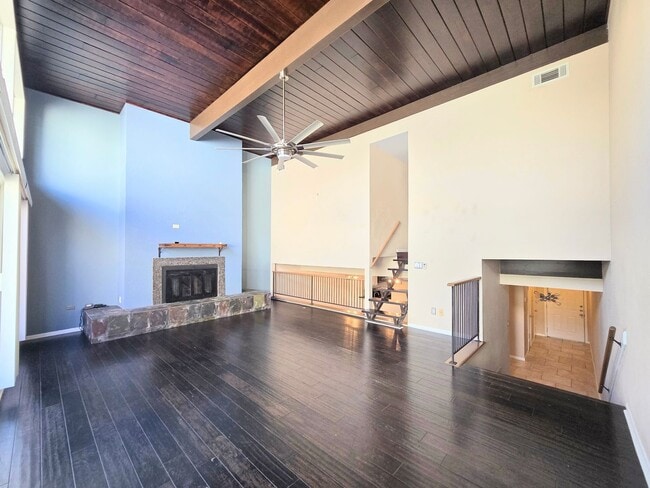 Building Photo - 3103 Eisenhauer Rd