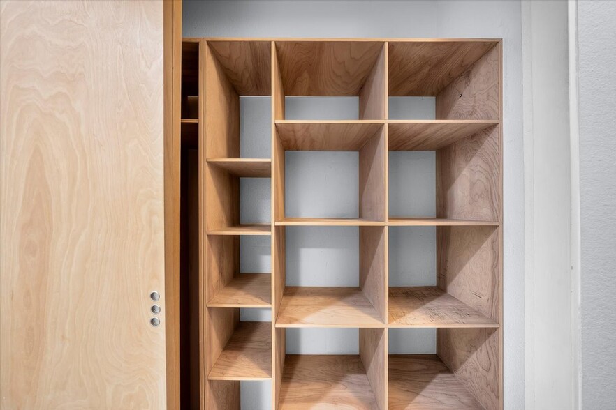Bedroom Closet - 8505 Gulana Ave