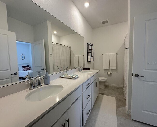 Building Photo - 14201 Heritage Landing Blvd