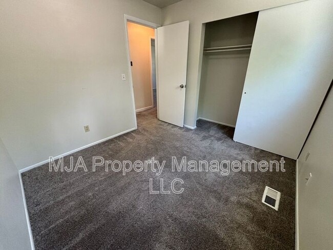Building Photo - 1817 E Vine St