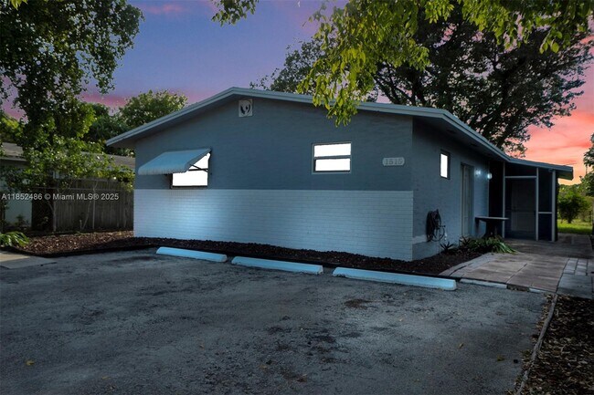 Building Photo - 1515 NW 2nd Ave