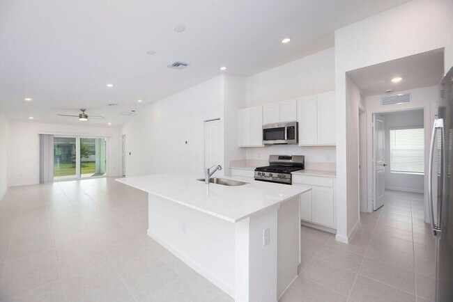 Building Photo - 11146 NW Fernbrook Dr