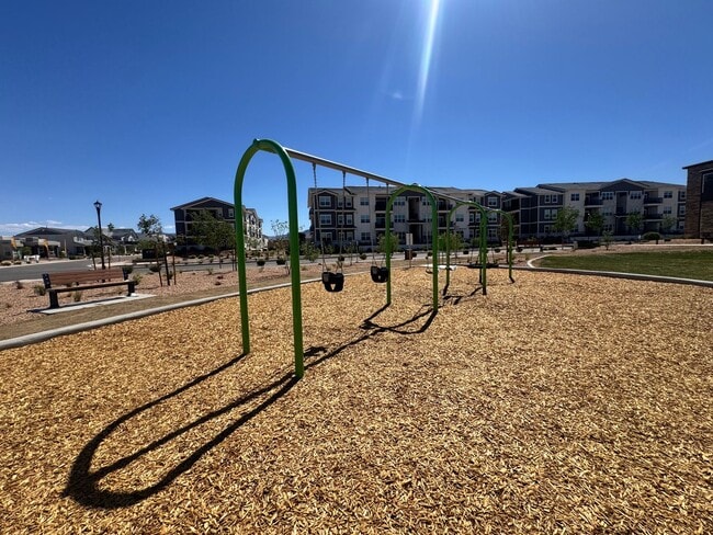 Building Photo - 3 Bed Condo In Desert Color!