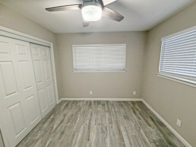 Building Photo - 4230 Havenview Dr