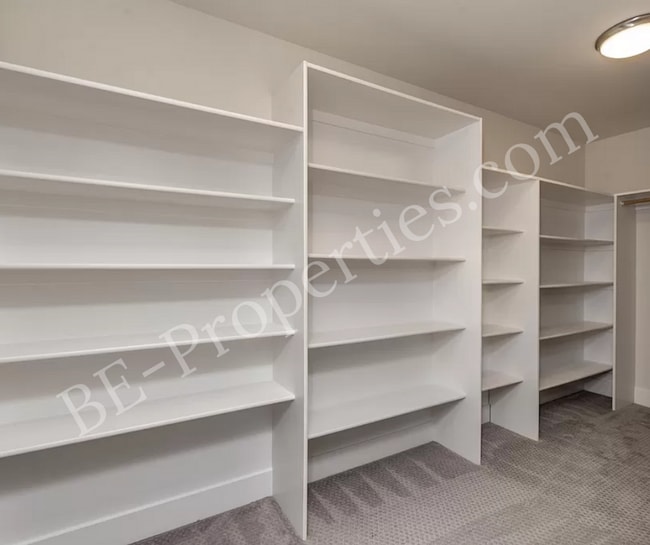 Building Photo - Beautiful Federal Way Home